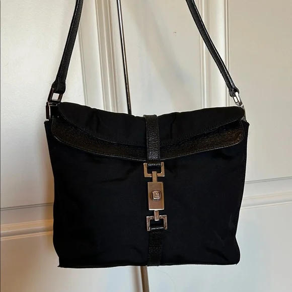 Gucci Jackie Piston Lock Black Shoulder Hand Bag - Picture 2 of 16